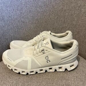 ON CLOUD- Cloud 5 Waterproof white , size 9.5